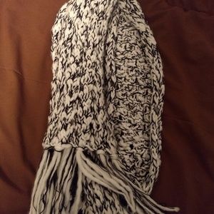 Black and white scarf